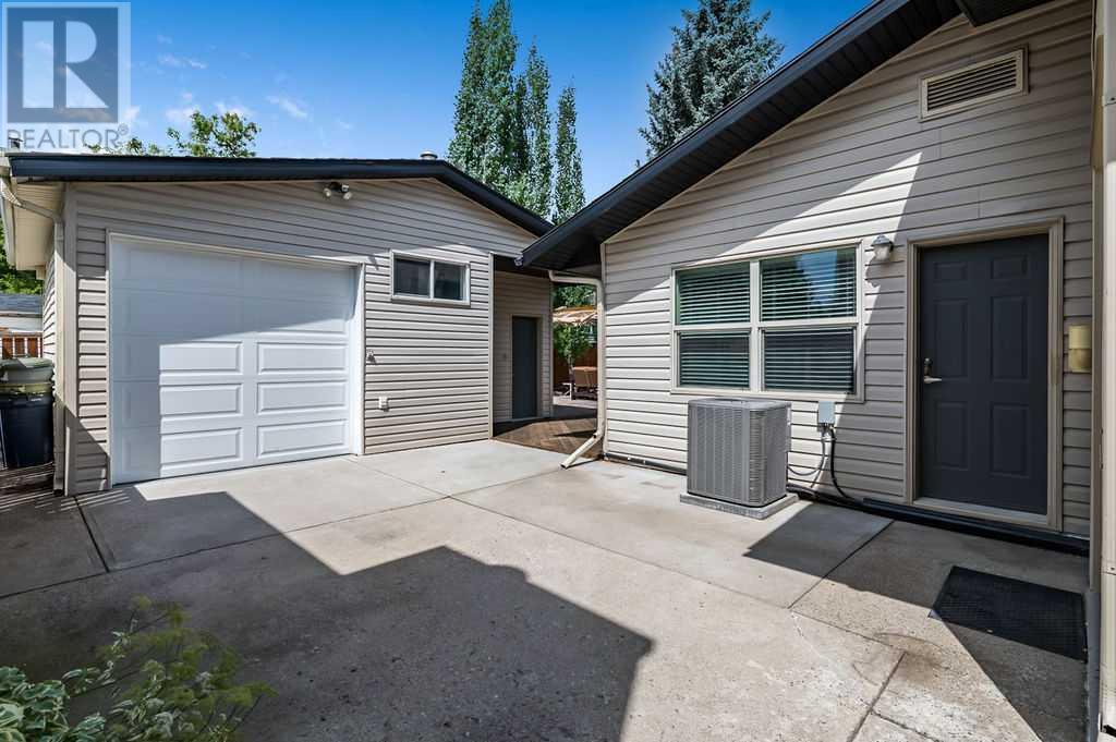 Single Family House for Sale in  Woodmont Crescent SW Woodbine Calgary 