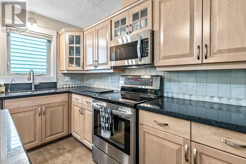 Single Family House for Sale in  Woodmont Crescent SW Woodbine Calgary 