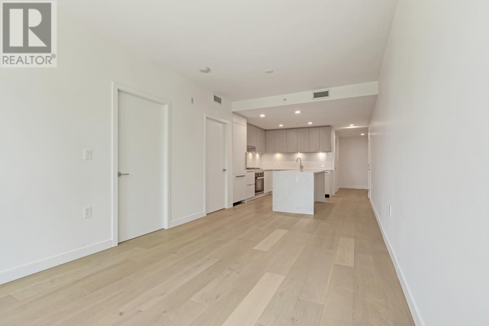 Photo 10 of 302 4240 Cambie Street, Vancouver BC