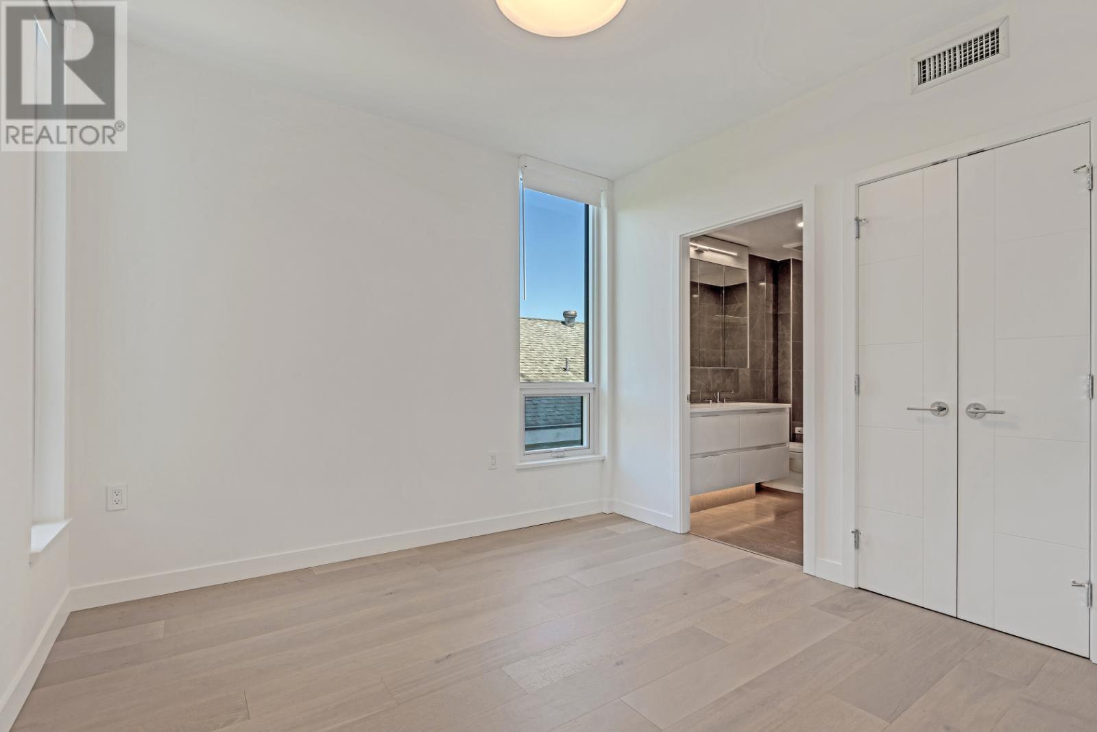 Photo 13 of 302 4240 Cambie Street, Vancouver BC