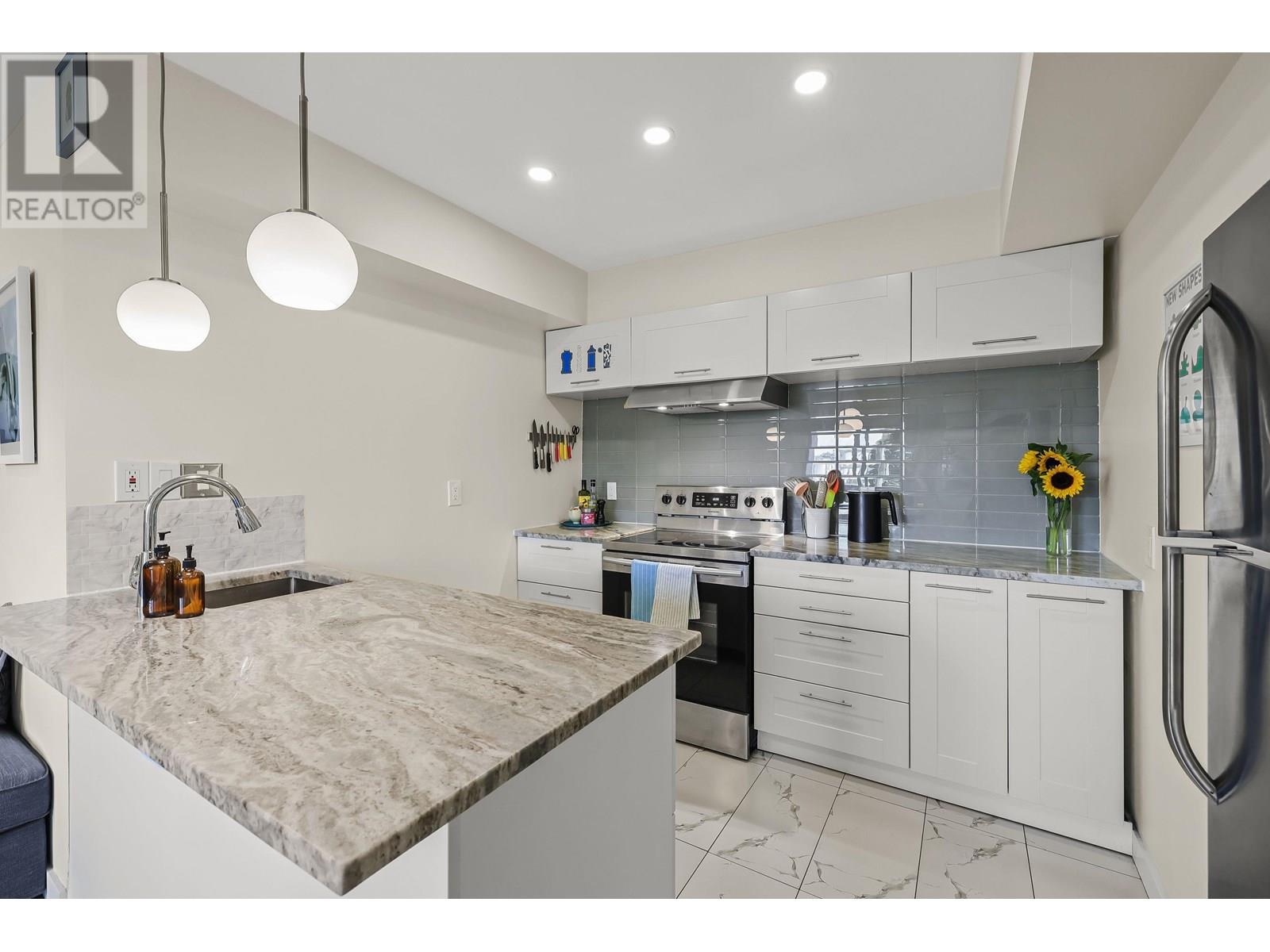 Photo 1 of 401 16 Lakewood Drive, Vancouver BC