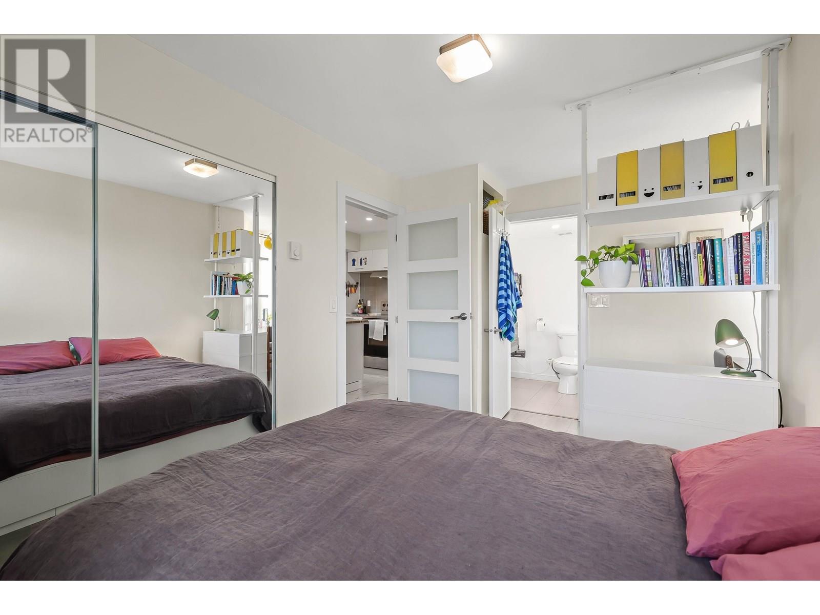 Photo 11 of 401 16 Lakewood Drive, Vancouver BC