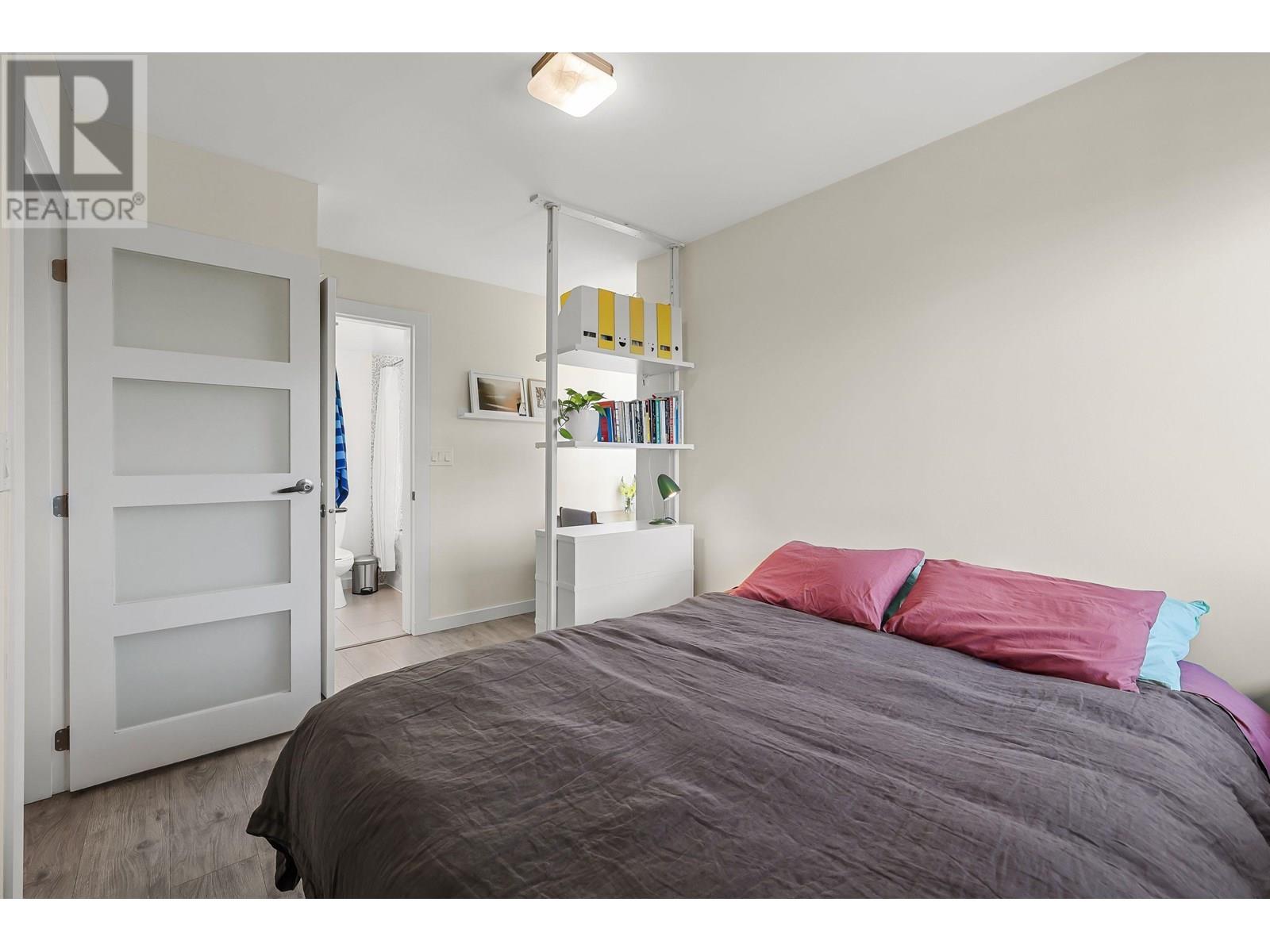 Photo 12 of 401 16 Lakewood Drive, Vancouver BC