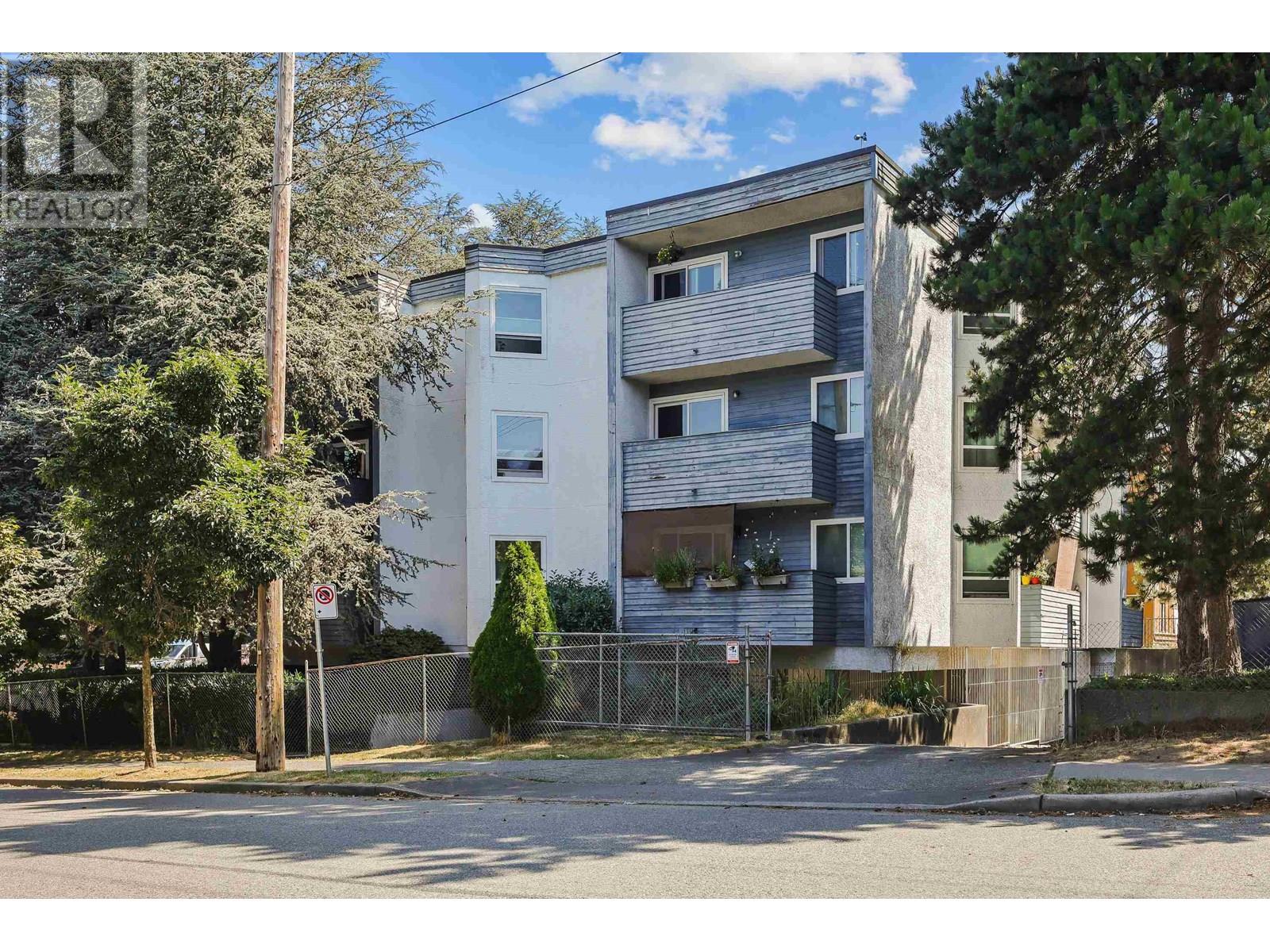 Photo 18 of 401 16 Lakewood Drive, Vancouver BC