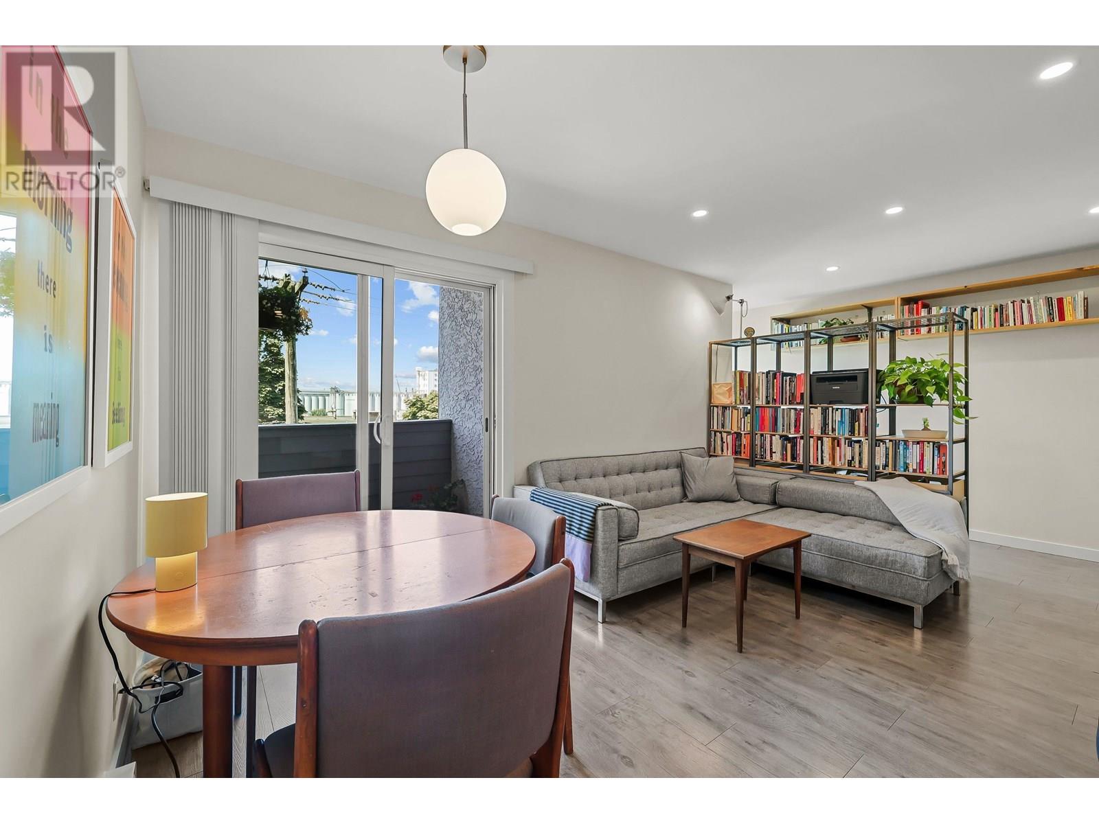 Photo 7 of 401 16 Lakewood Drive, Vancouver BC