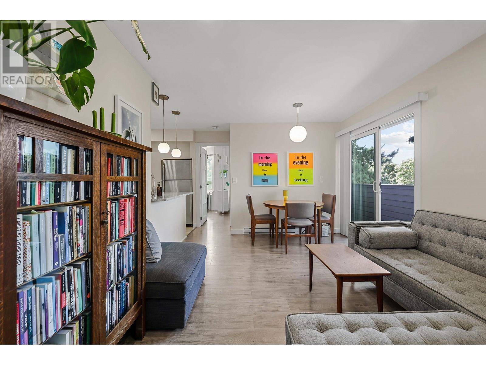 Photo 8 of 401 16 Lakewood Drive, Vancouver BC