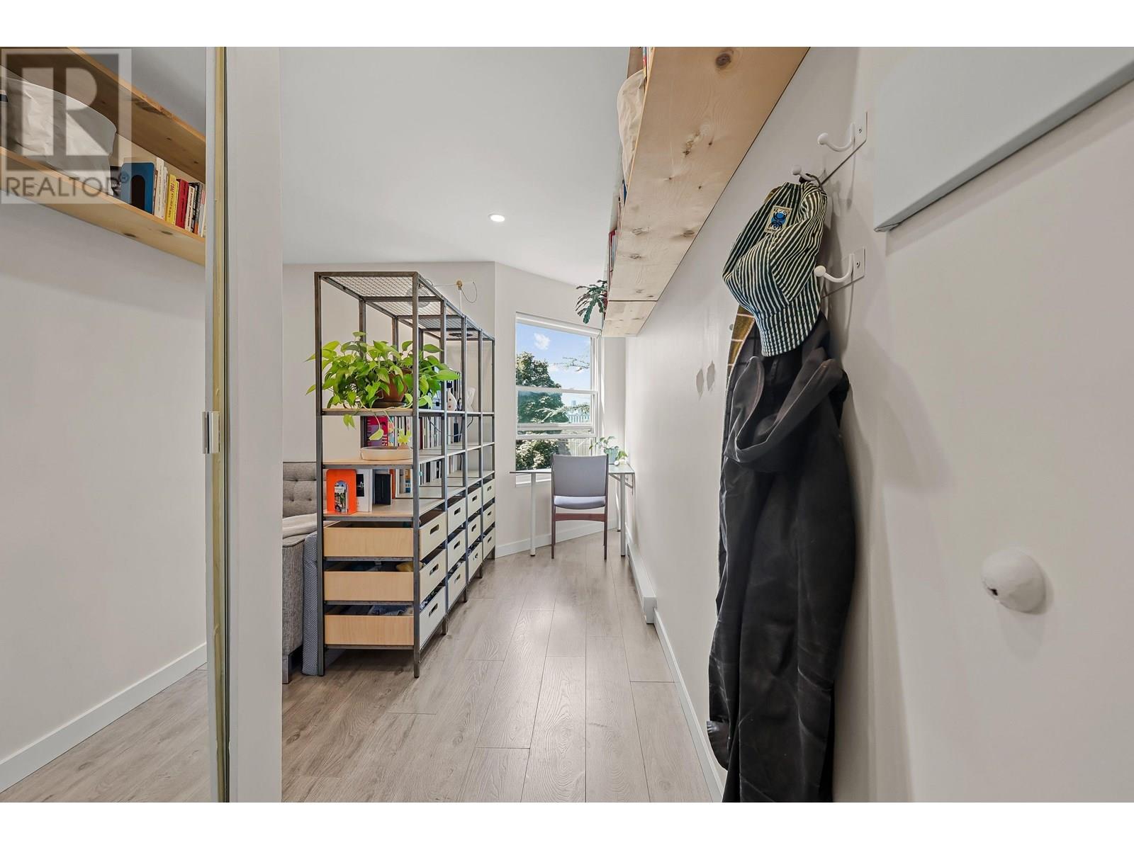 Photo 9 of 401 16 Lakewood Drive, Vancouver BC