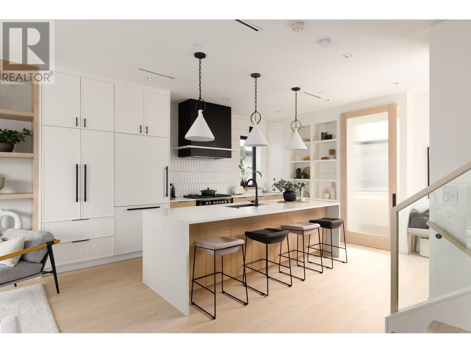 Photo 2 of 4626 Windsor Street, Vancouver BC