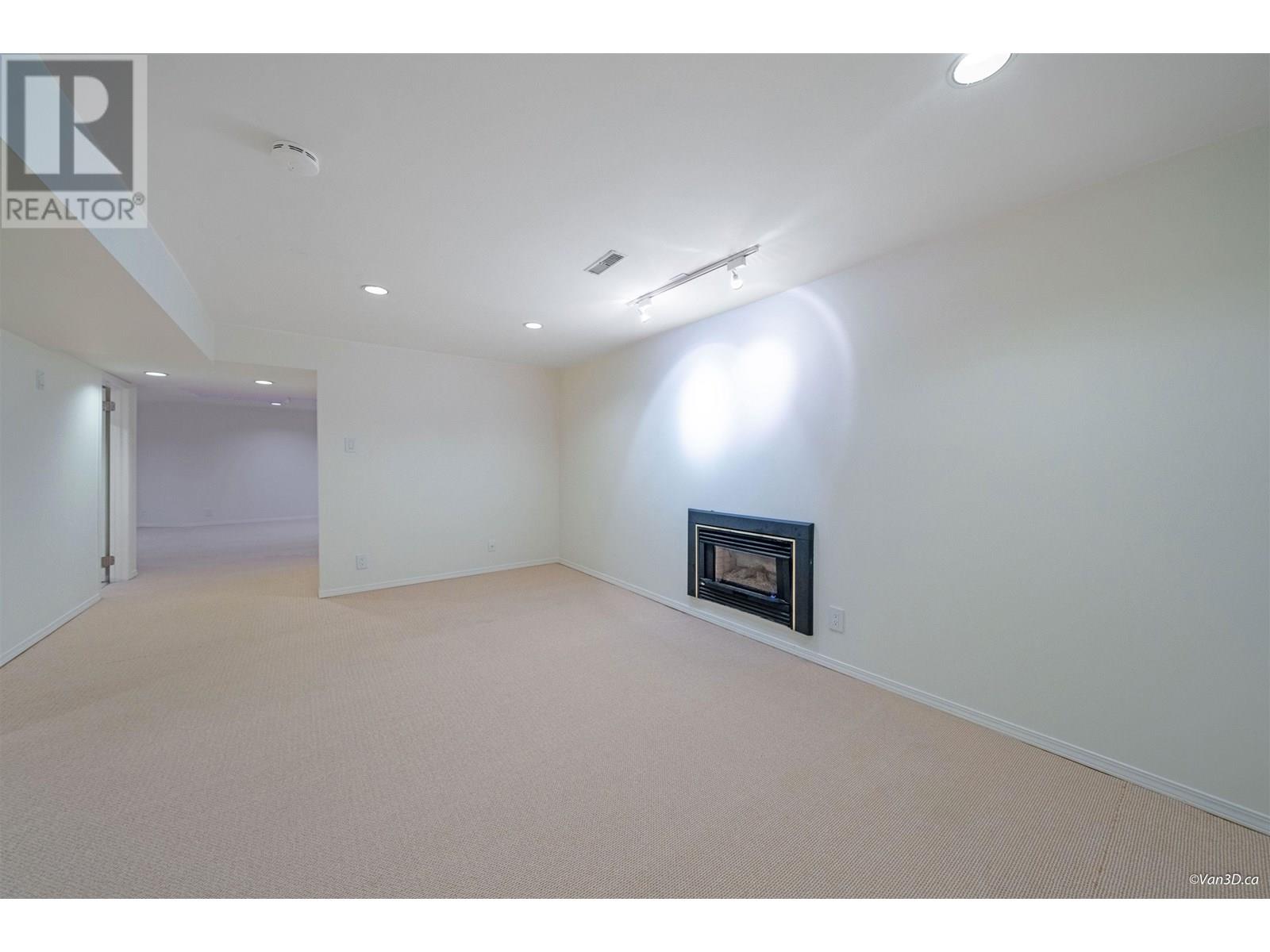 Photo 6 of 1072 Clements Avenue, North Vancouver BC