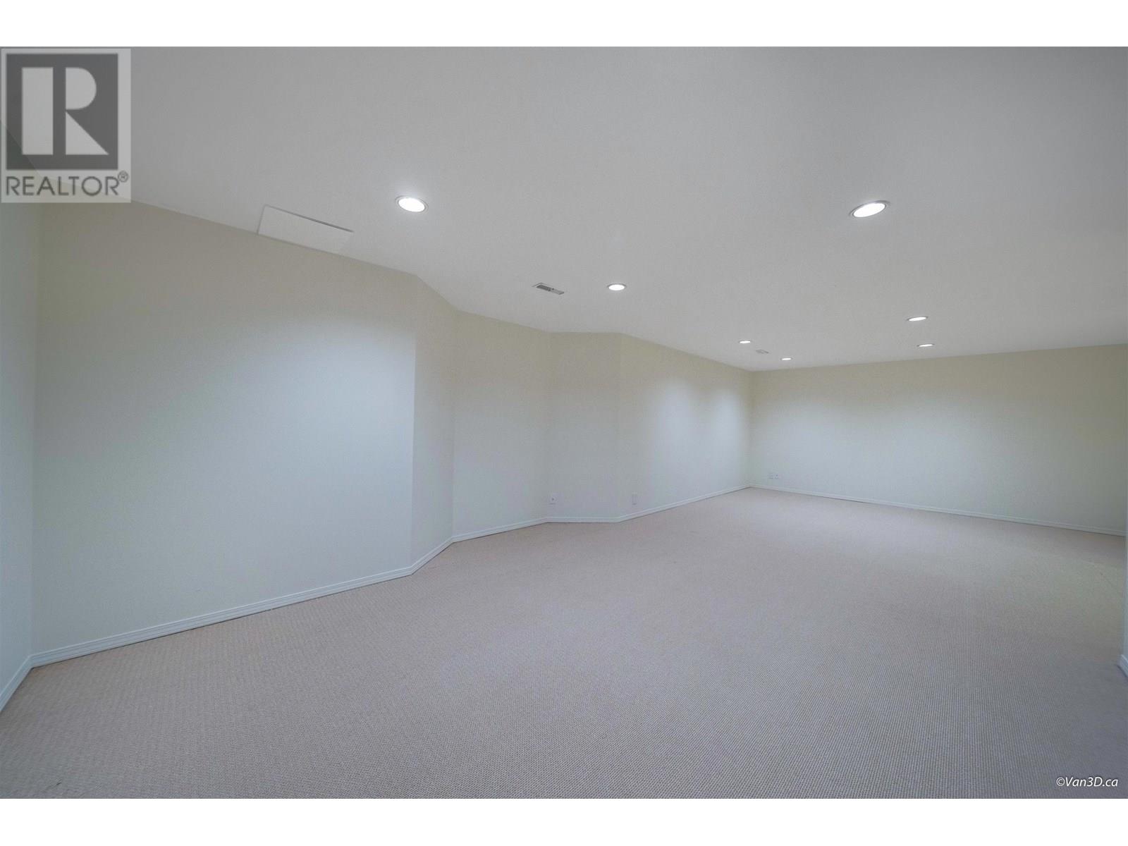 Photo 4 of 1072 Clements Avenue, North Vancouver BC