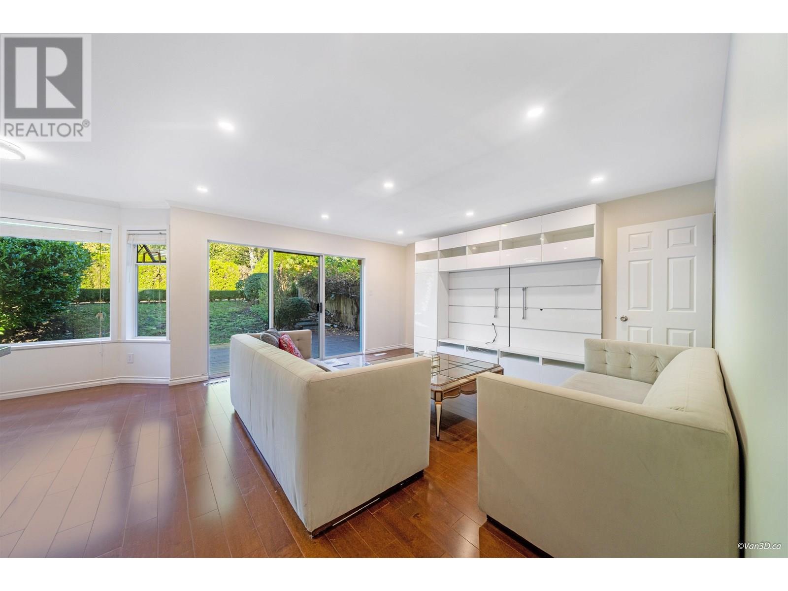 Photo 18 of 1072 Clements Avenue, North Vancouver BC