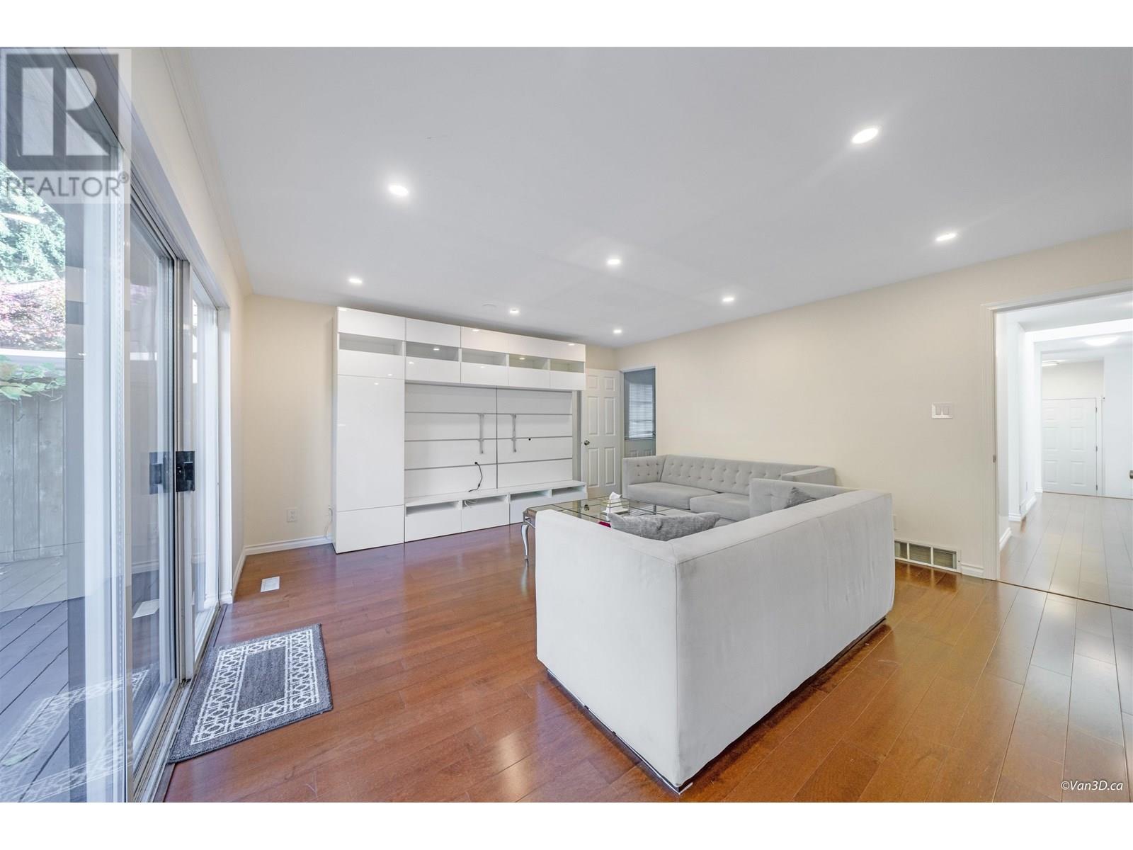 Photo 5 of 1072 Clements Avenue, North Vancouver BC
