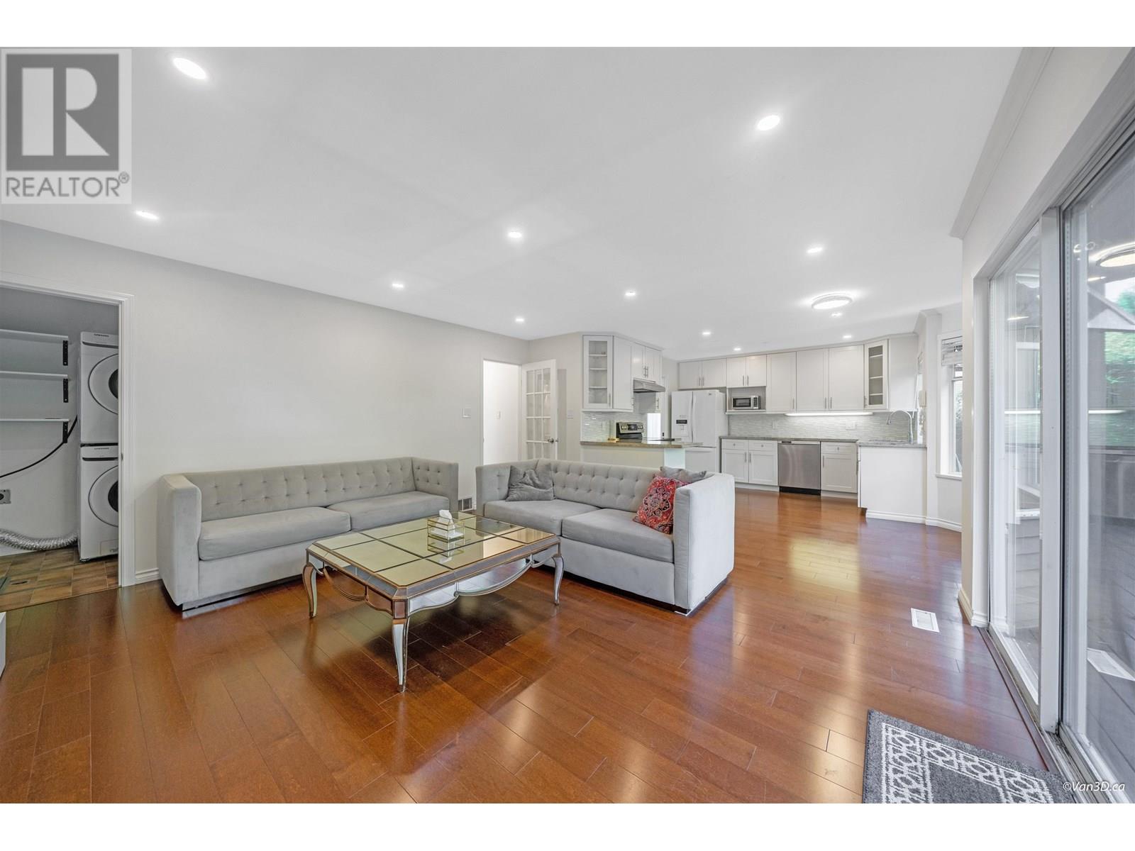 Photo 3 of 1072 Clements Avenue, North Vancouver BC
