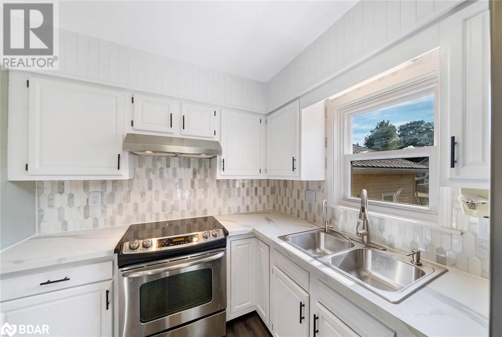 Photo 16 of 62 Riverdale Drive, Wasaga Beach ON