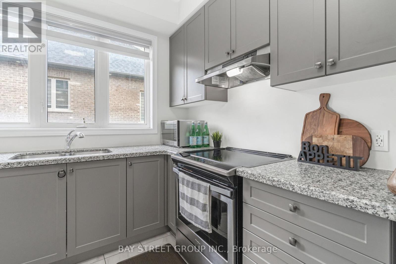 Photo 17 of 2487 Hibiscus Drive, Pickering ON