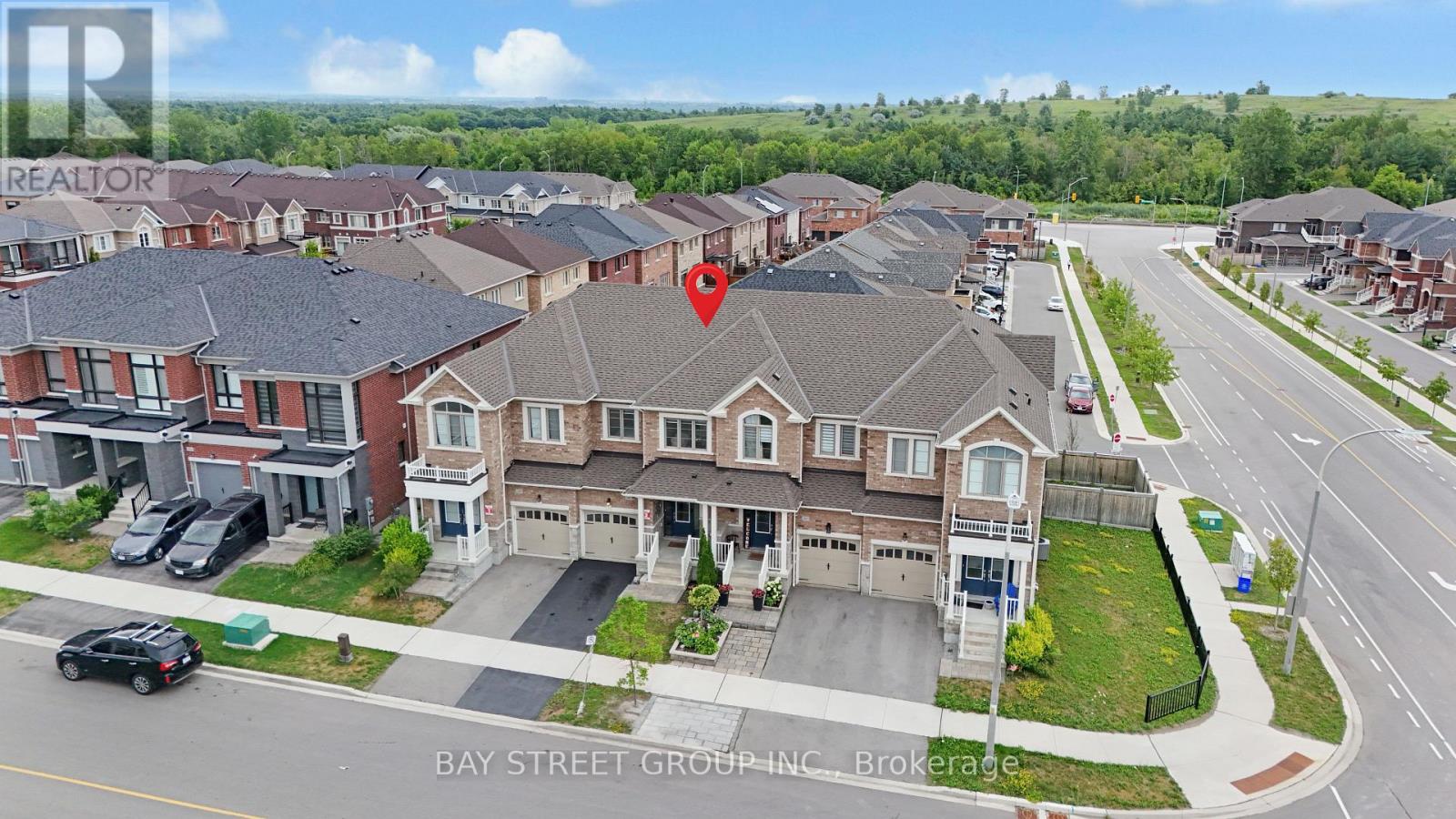 Photo 2 of 2487 Hibiscus Drive, Pickering ON