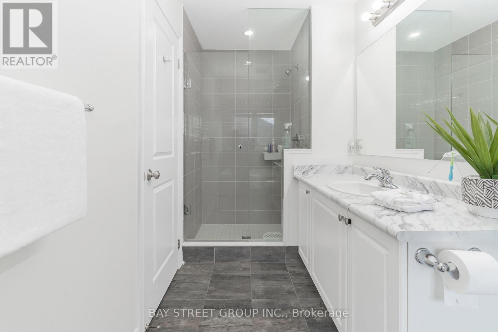 Photo 26 of 2487 Hibiscus Drive, Pickering ON