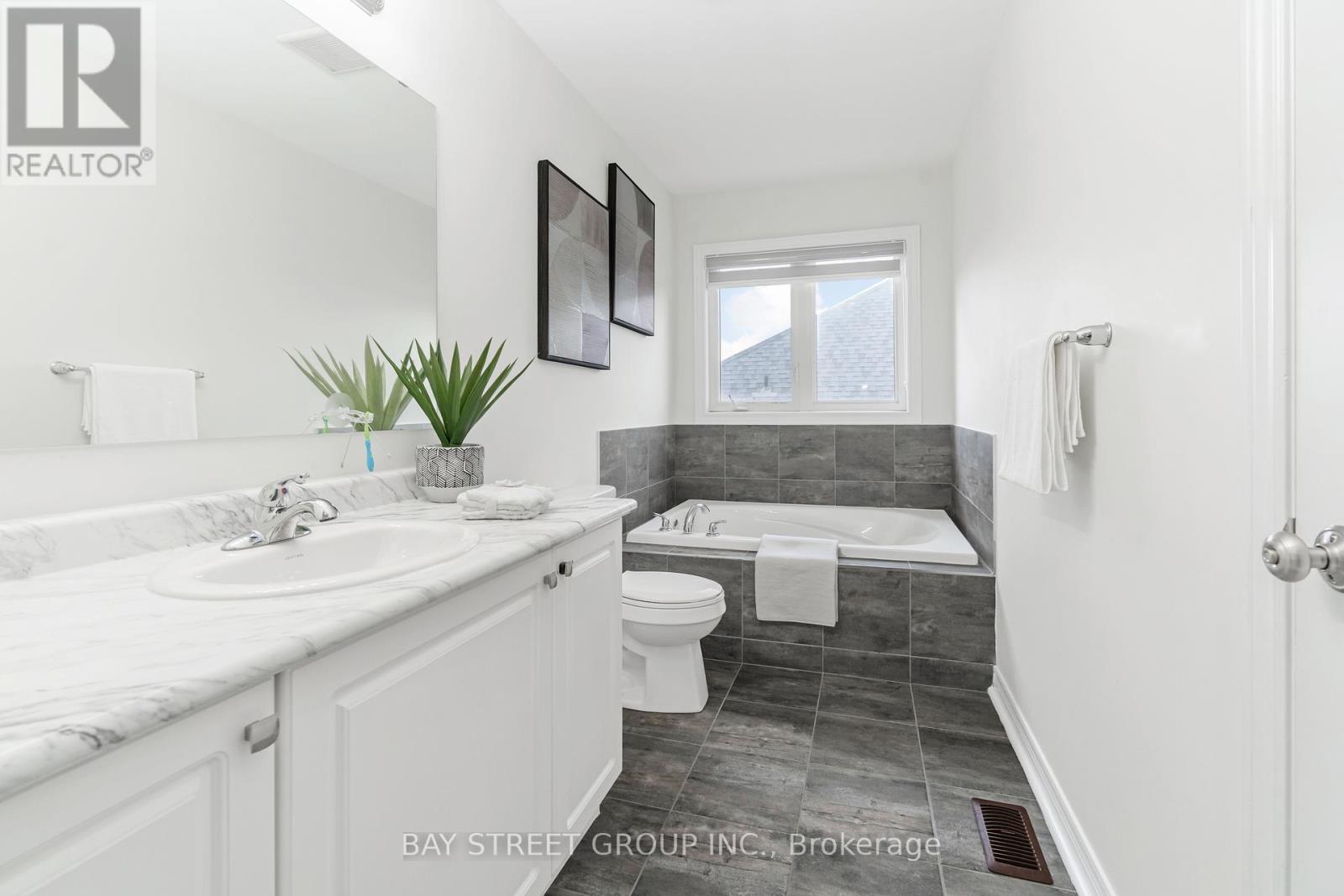 Photo 27 of 2487 Hibiscus Drive, Pickering ON