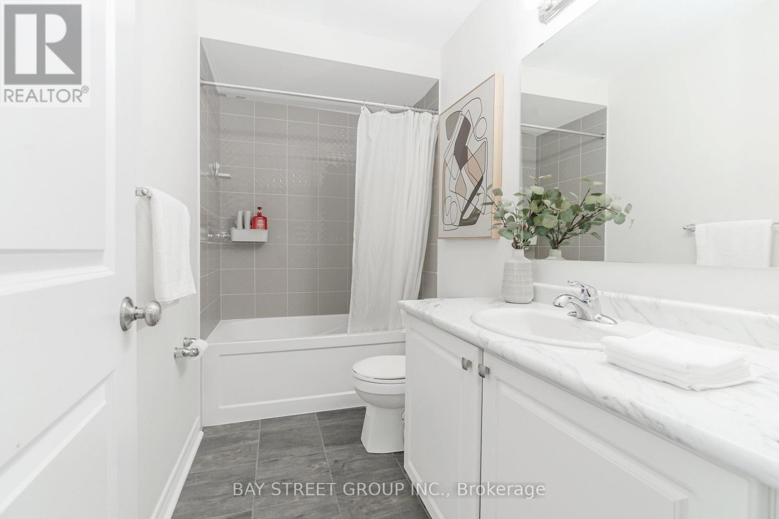 Photo 31 of 2487 Hibiscus Drive, Pickering ON