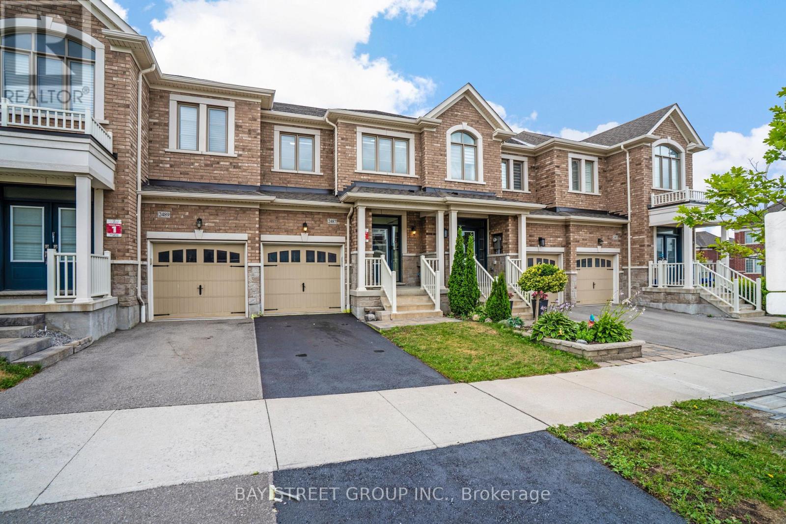 Photo 5 of 2487 Hibiscus Drive, Pickering ON