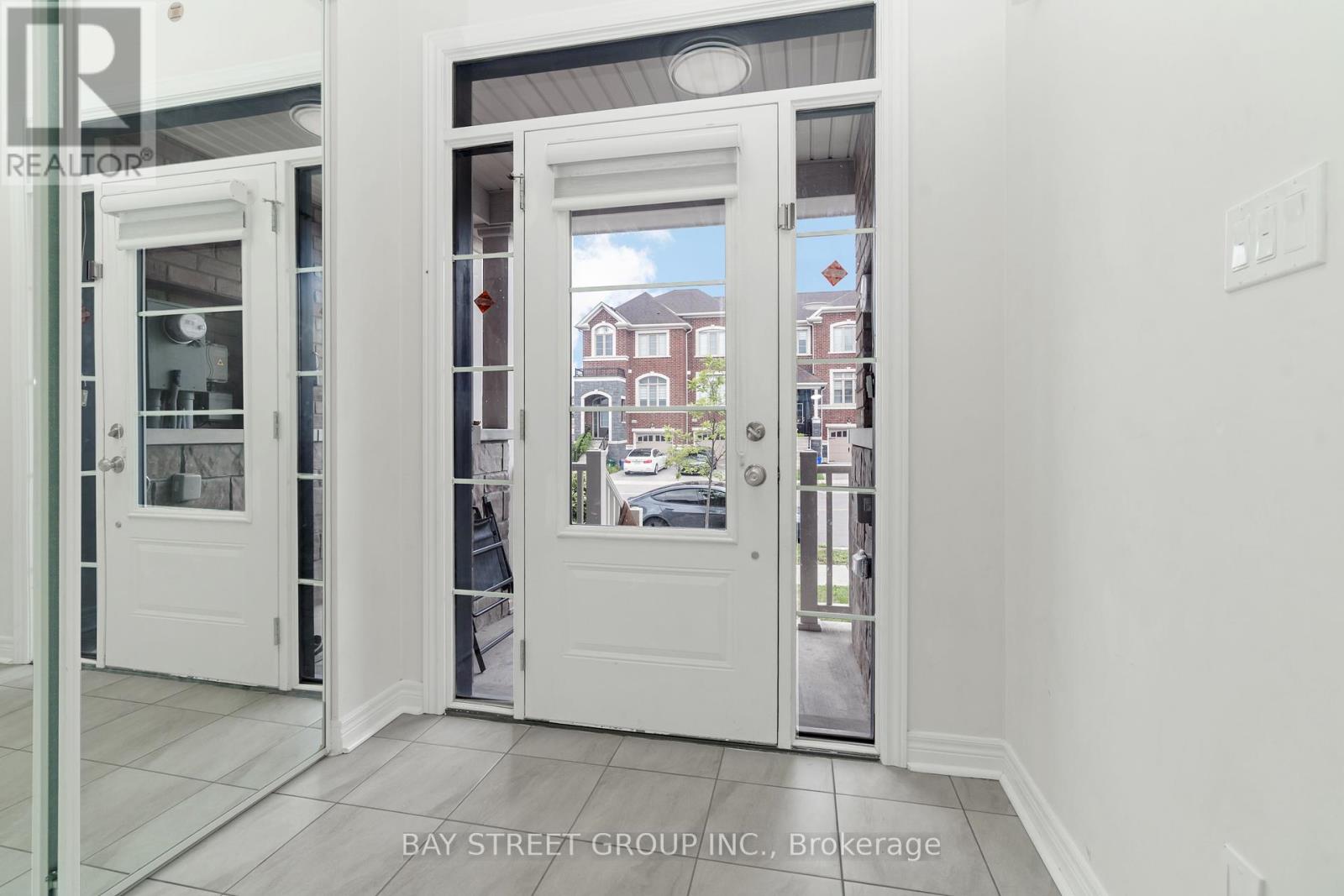 Photo 6 of 2487 Hibiscus Drive, Pickering ON