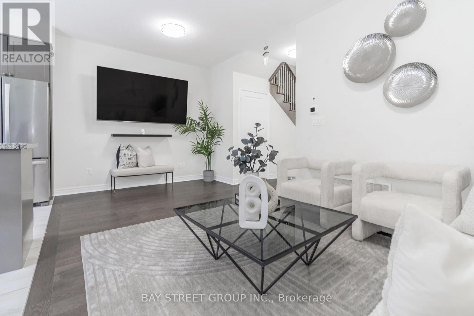 Photo 9 of 2487 Hibiscus Drive, Pickering ON