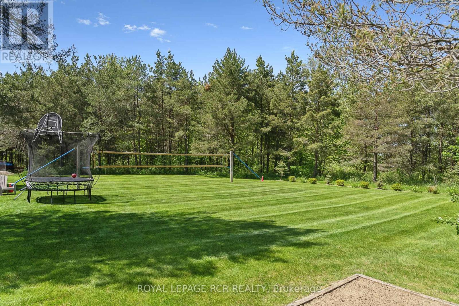 Photo 32 of 7 Sugarbush Lane, Uxbridge ON