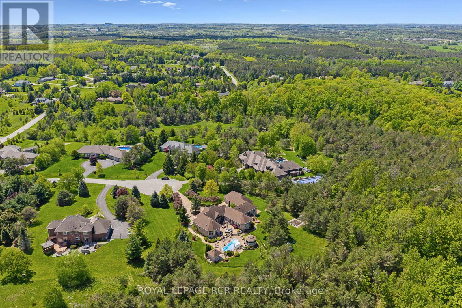 Photo 38 of 7 Sugarbush Lane, Uxbridge ON