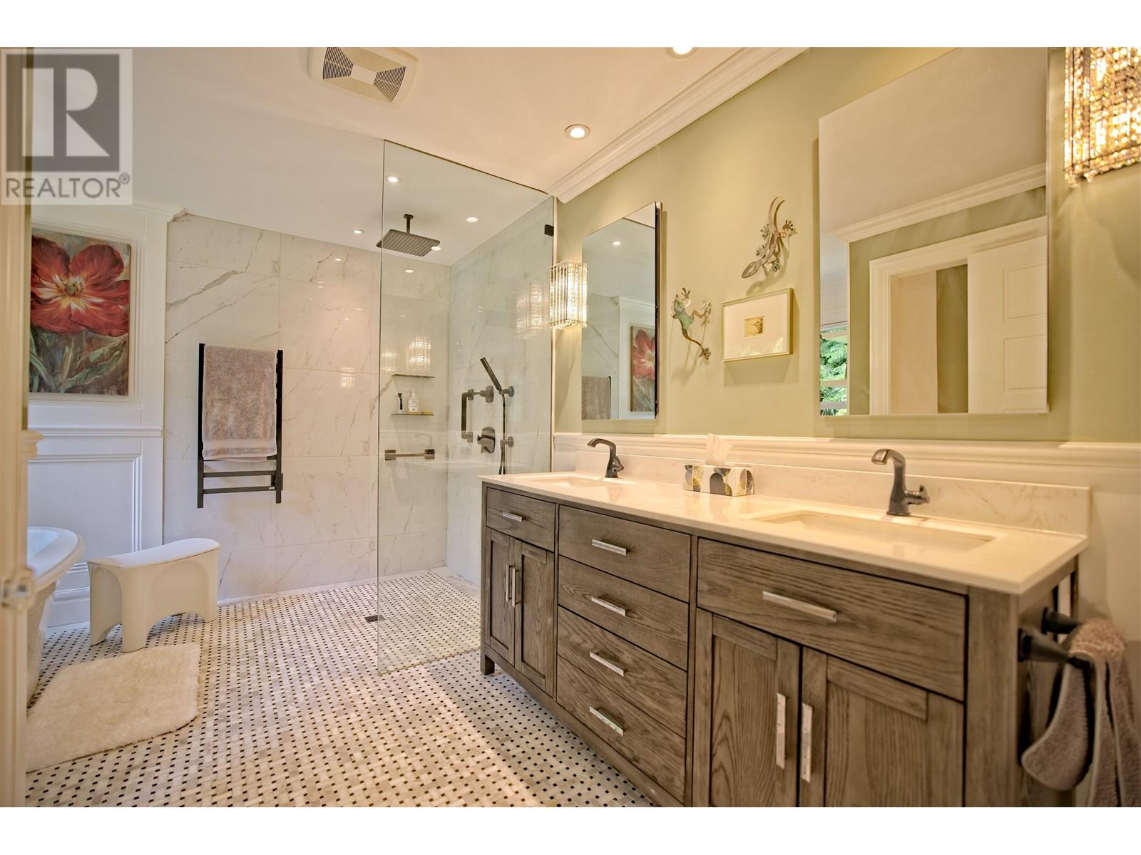 118 DOUGLAS ROAD, Salt Spring Island