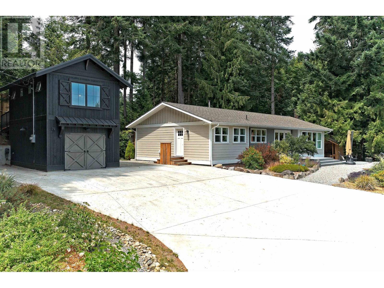 118 DOUGLAS ROAD, Salt Spring Island