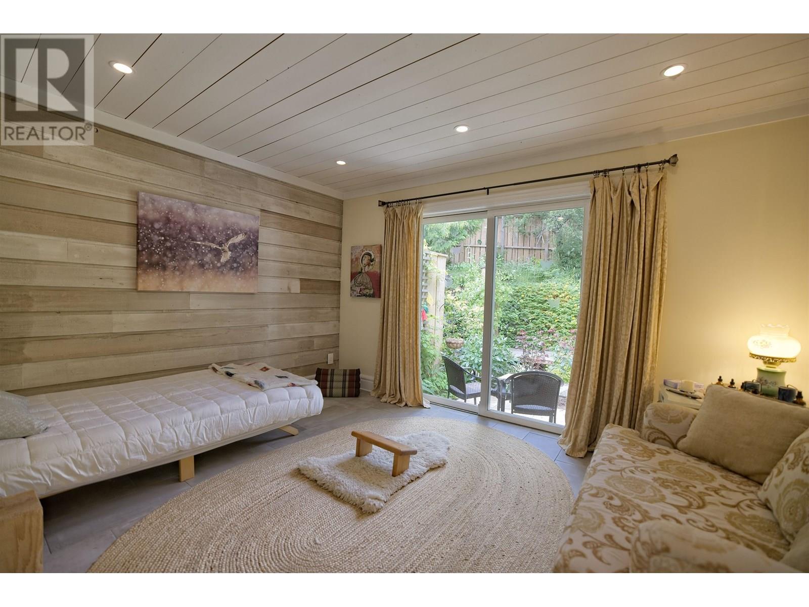 118 DOUGLAS ROAD, Salt Spring Island