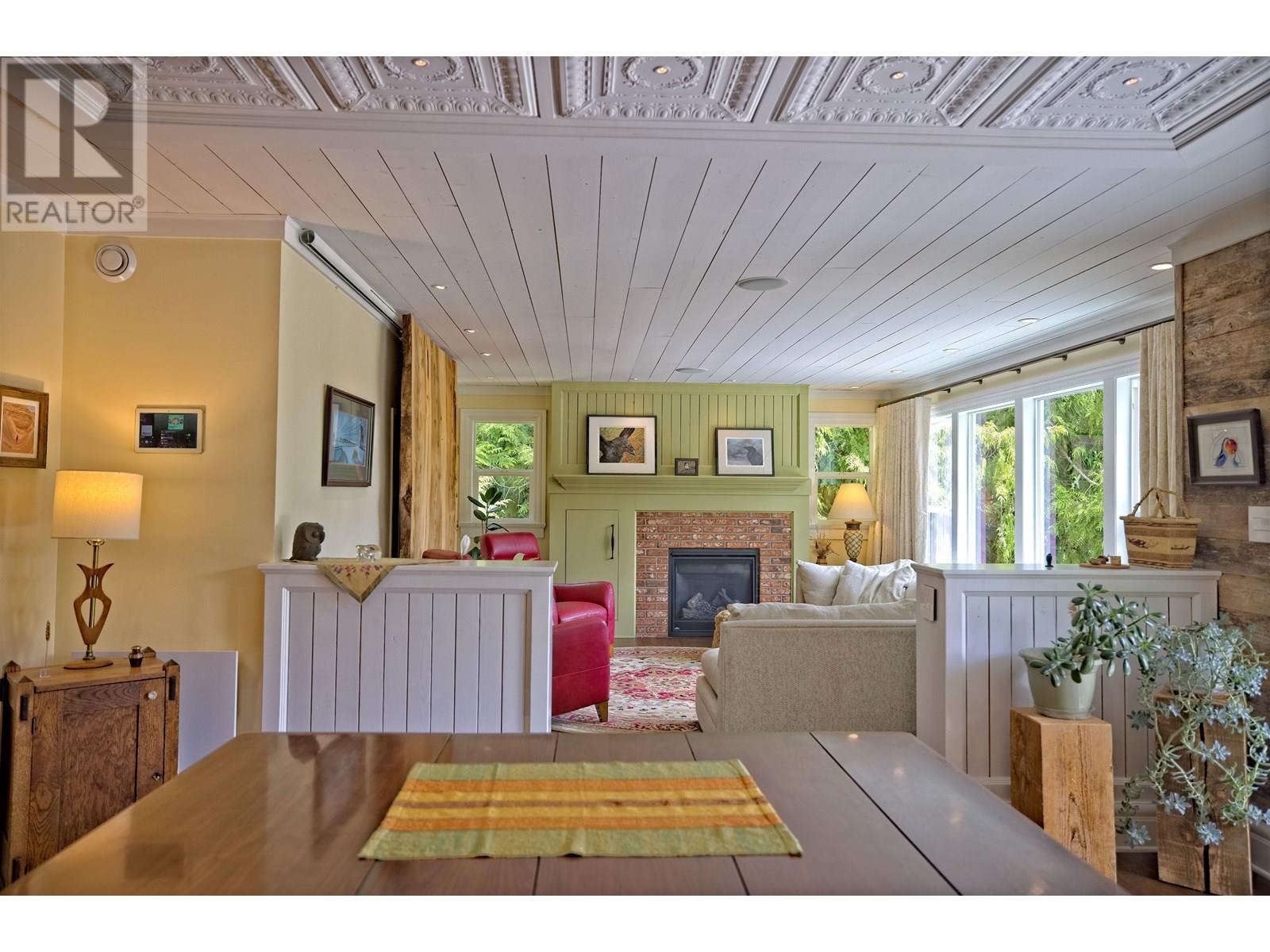 118 DOUGLAS ROAD, Salt Spring Island