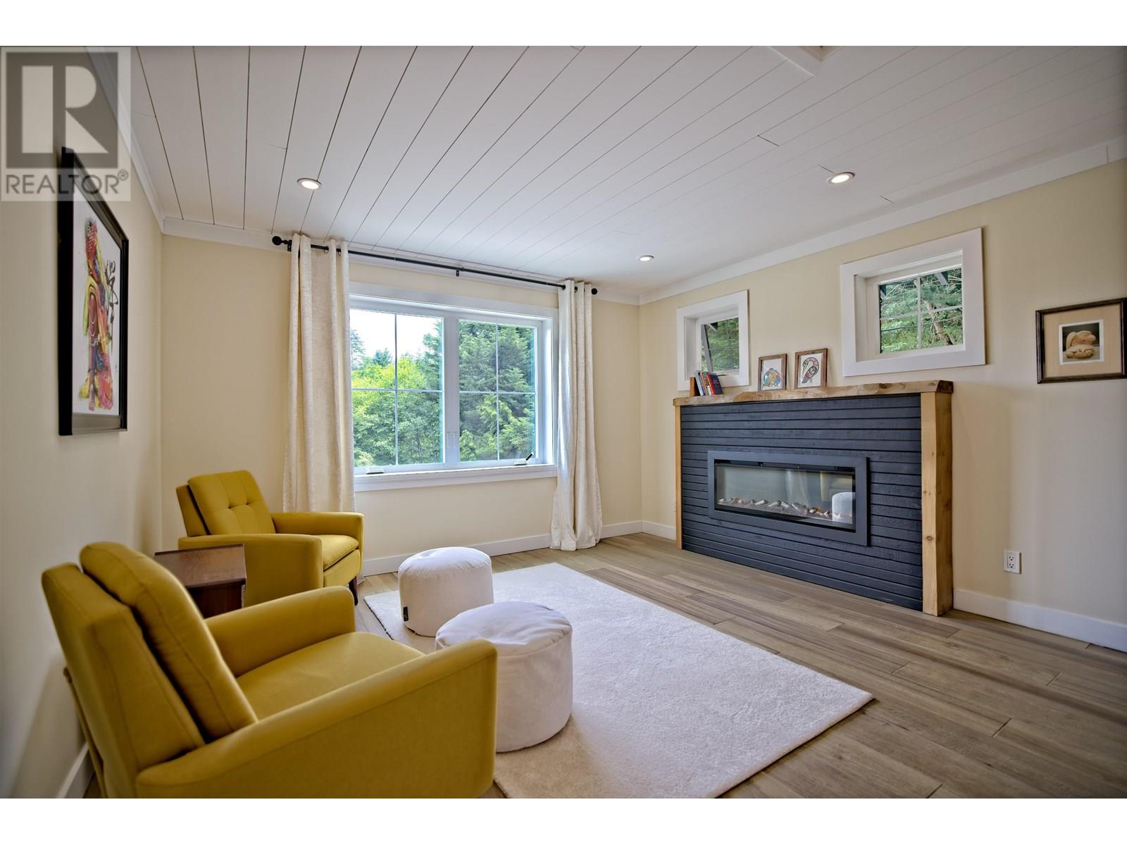 118 DOUGLAS ROAD, Salt Spring Island