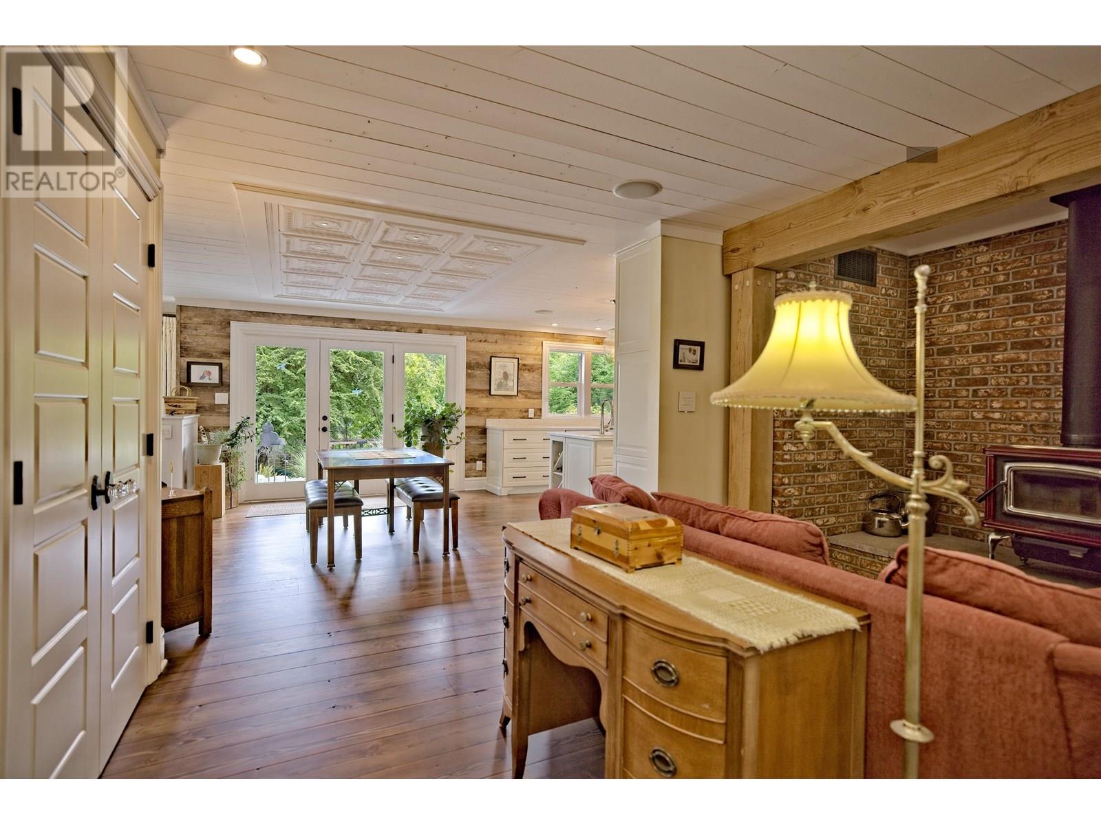 118 DOUGLAS ROAD, Salt Spring Island
