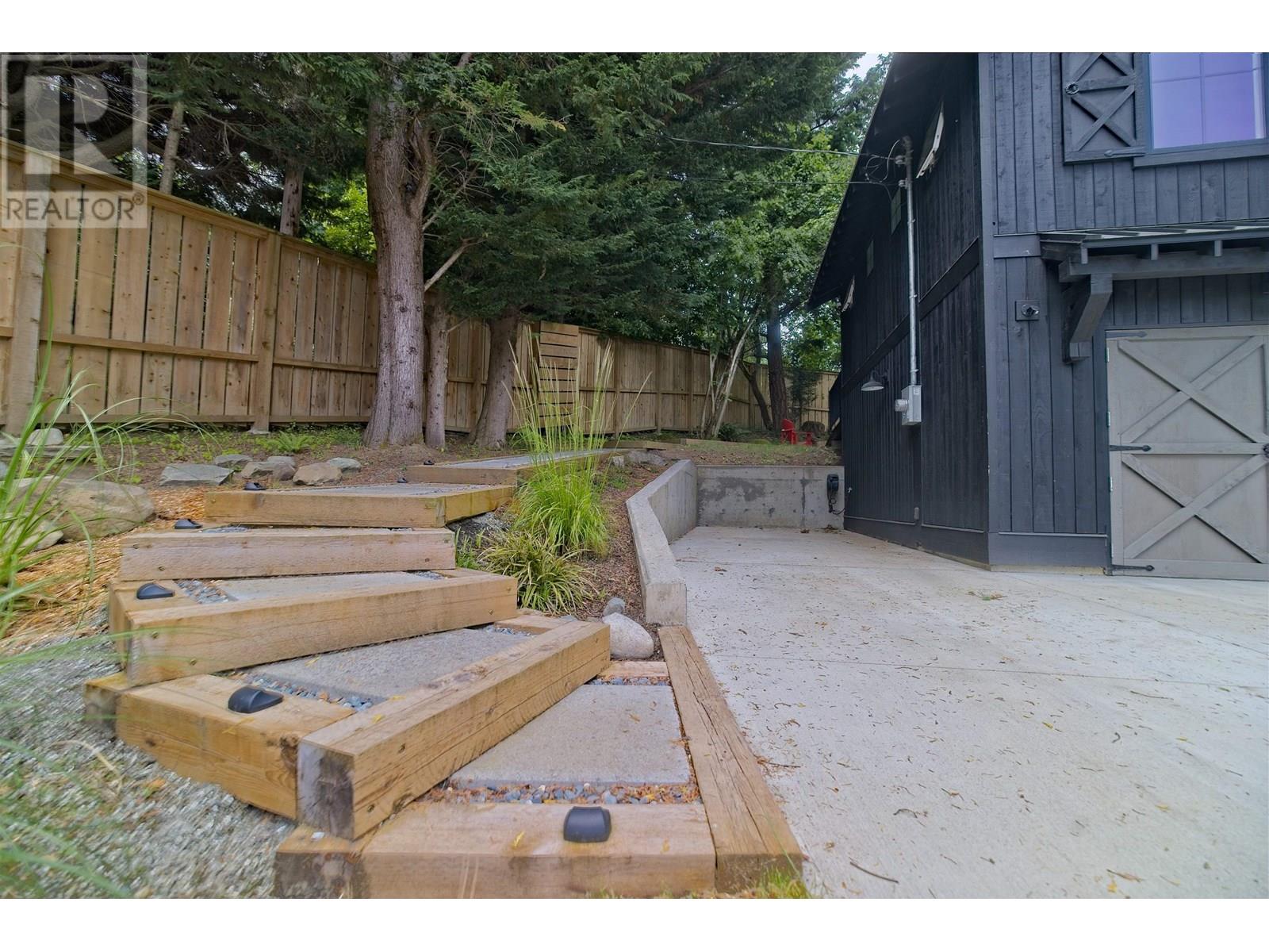 118 DOUGLAS ROAD, Salt Spring Island