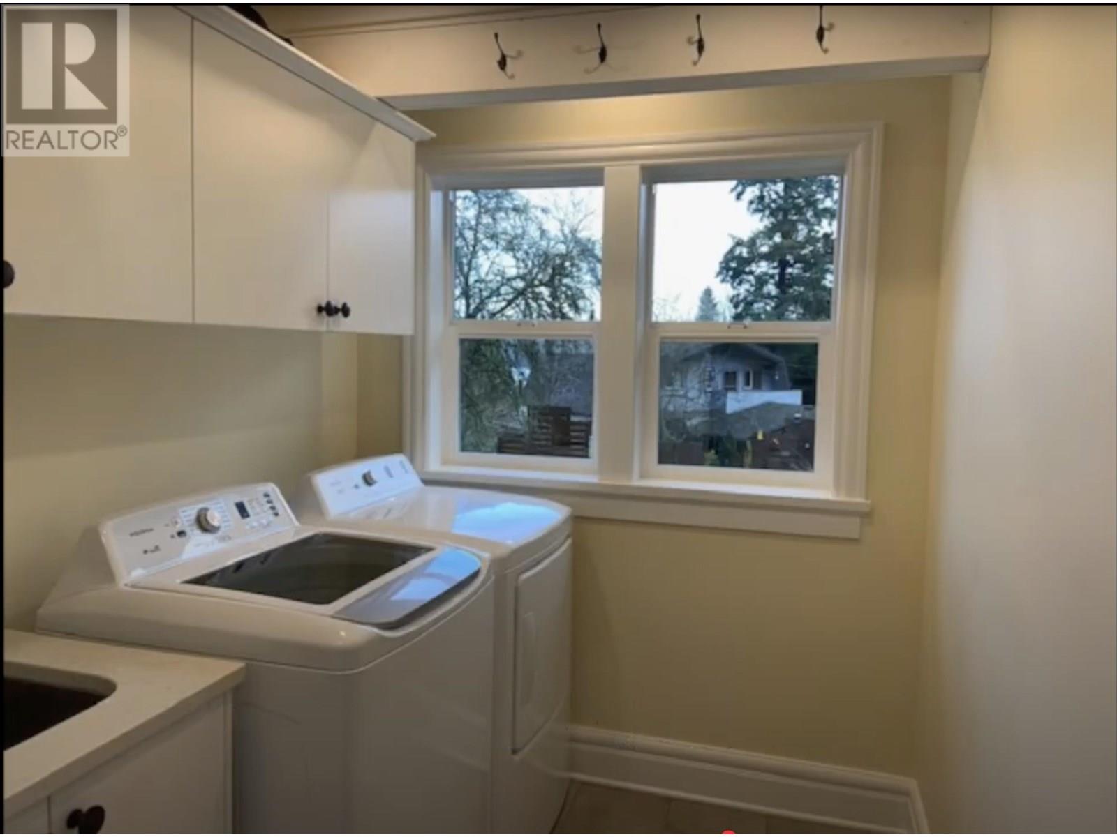 118 DOUGLAS ROAD, Salt Spring Island