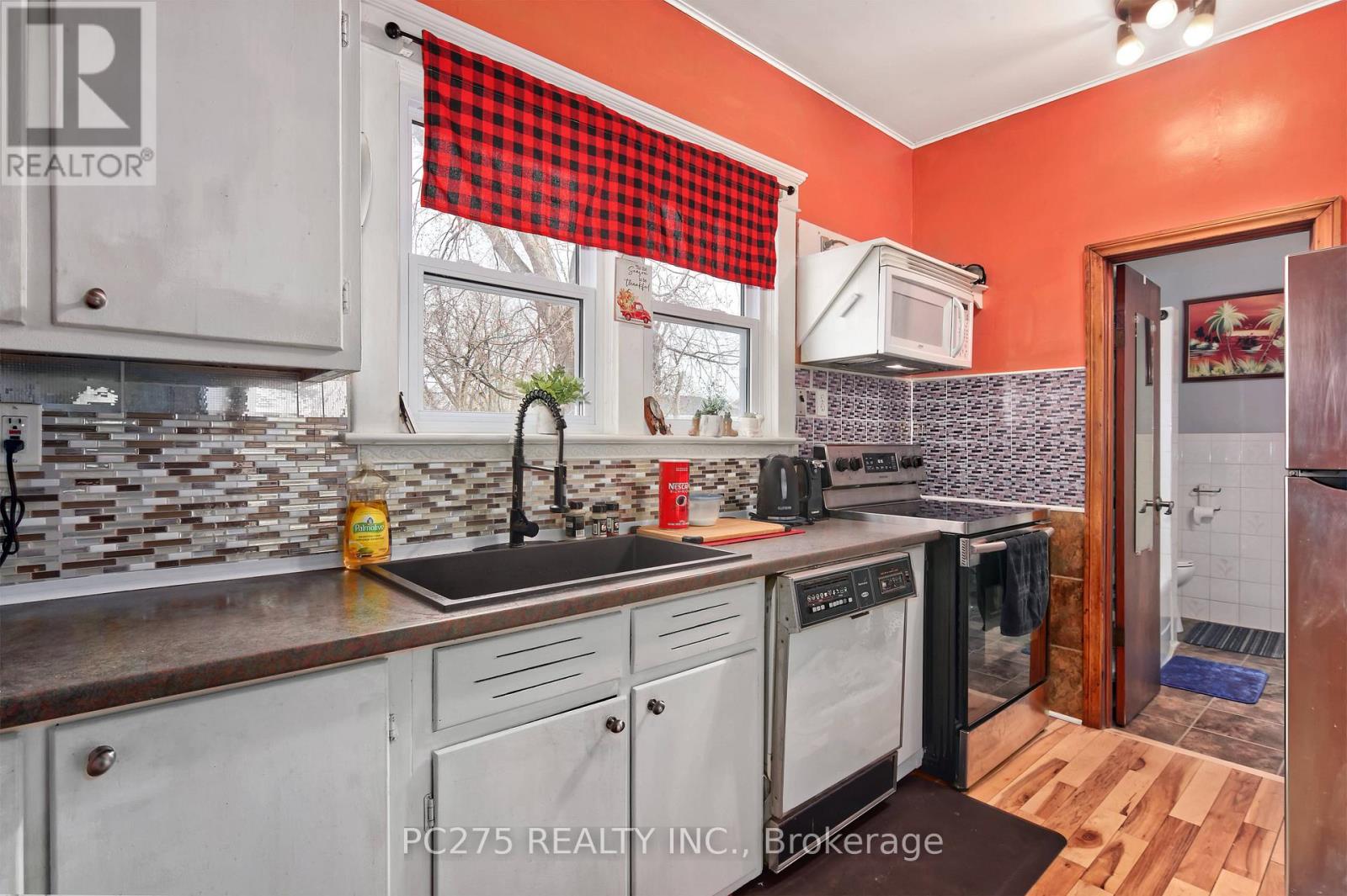 Photo 26 of 224 Maxwell Street, Sarnia ON