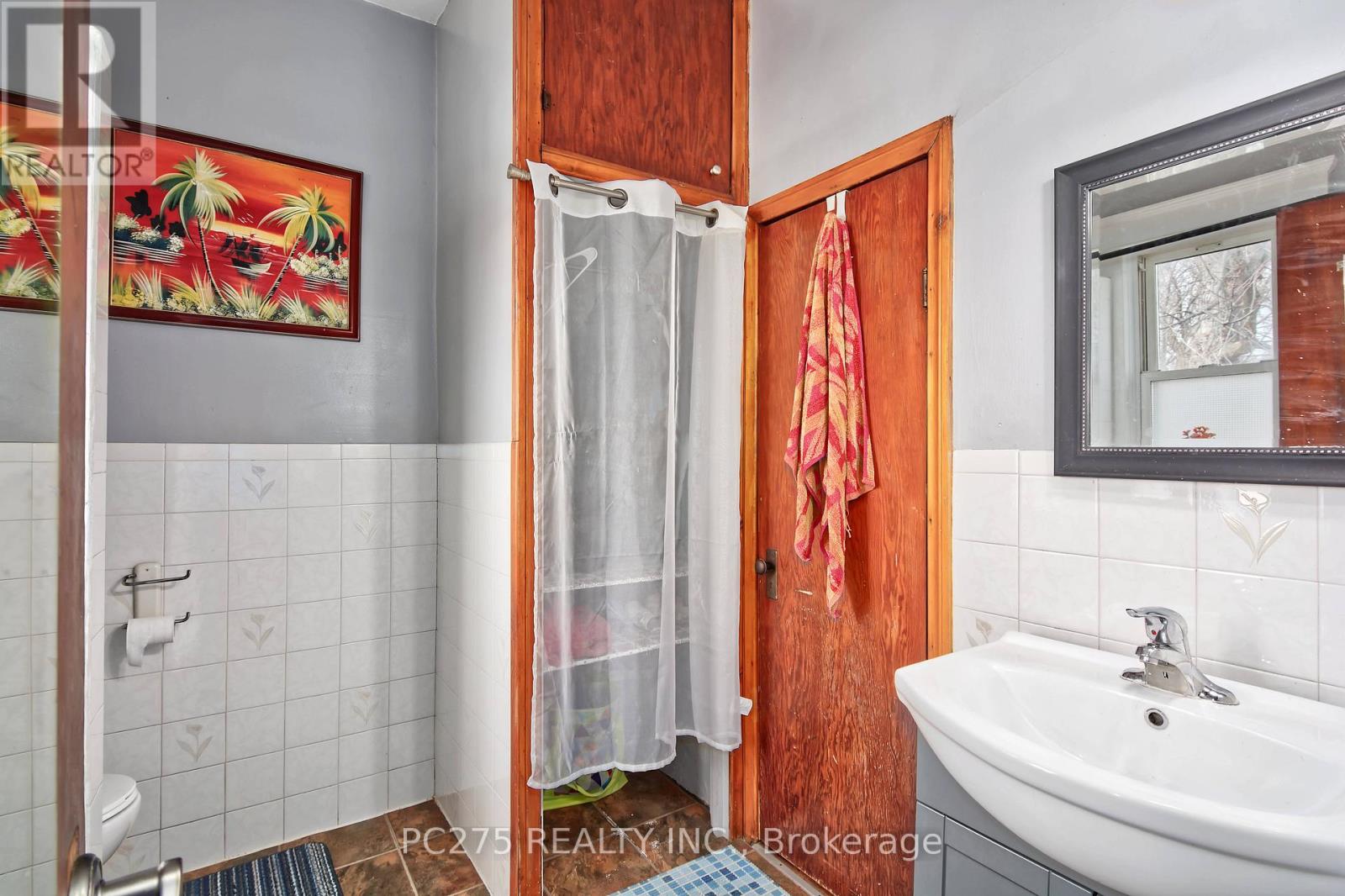 Photo 20 of 224 Maxwell Street, Sarnia ON