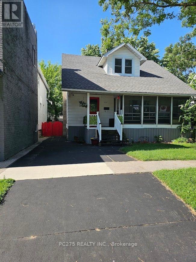 Photo 9 of 224 Maxwell Street, Sarnia ON