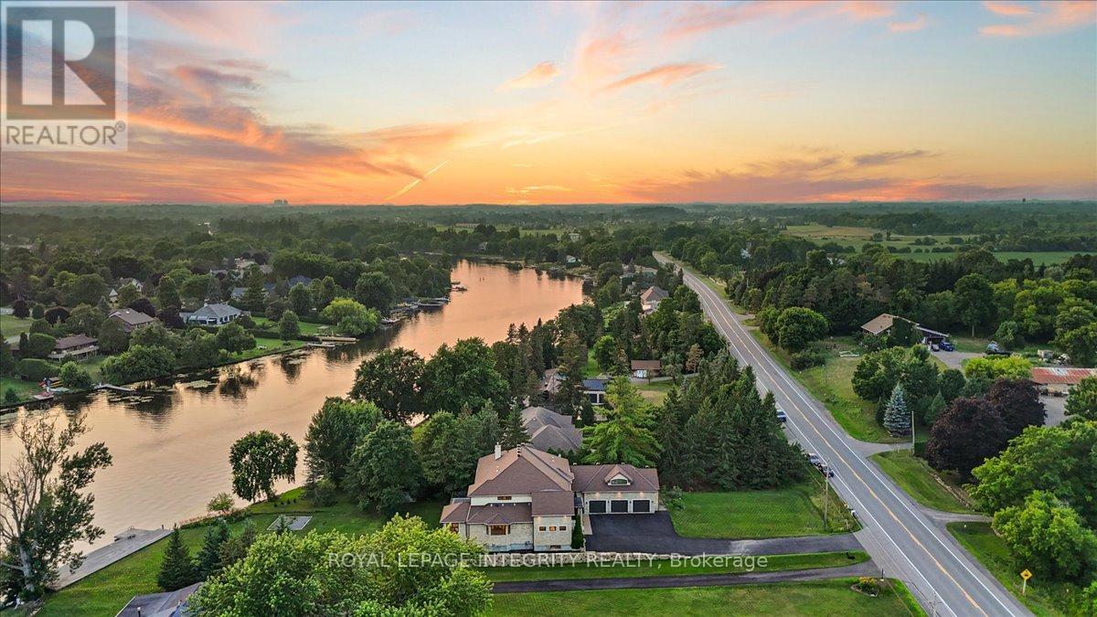 Backs onto Rideau River