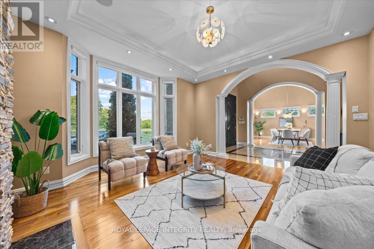 Elegant bay windows