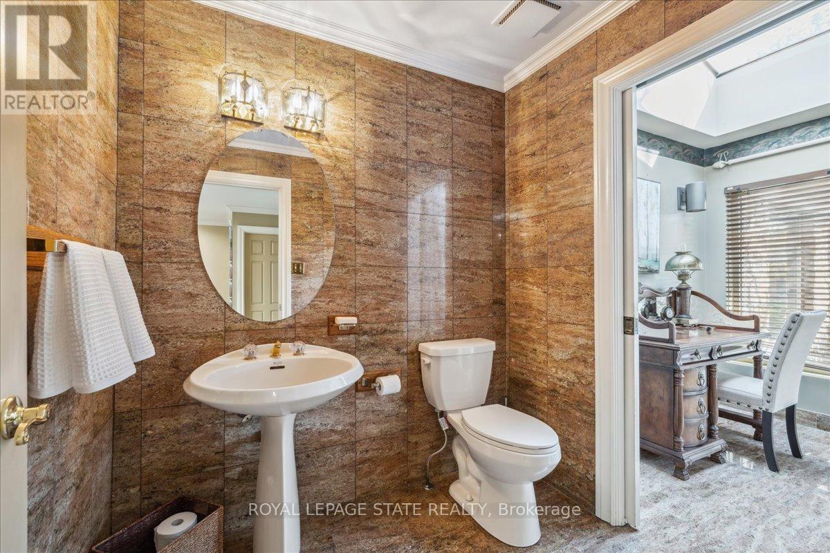 Photo 41 of 7 Lakegate Drive, Hamilton ON