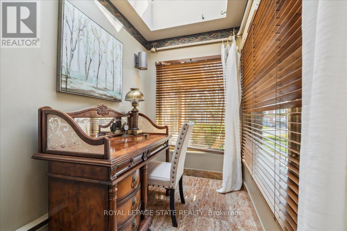 Photo 5 of 7 Lakegate Drive, Hamilton ON