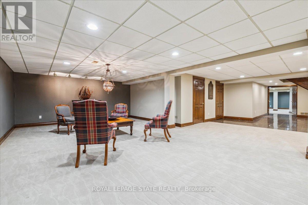 Photo 25 of 7 Lakegate Drive, Hamilton ON