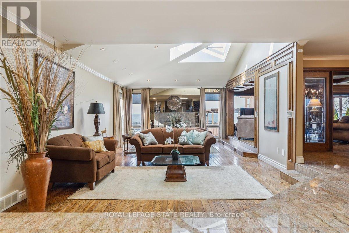 Photo 24 of 7 Lakegate Drive, Hamilton ON