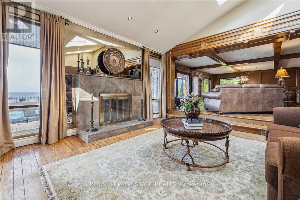 Photo 10 of 7 Lakegate Drive, Hamilton ON