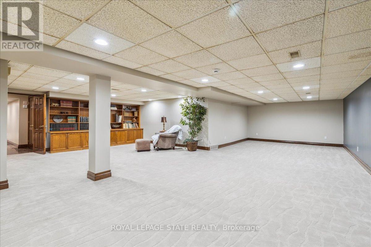 Photo 34 of 7 Lakegate Drive, Hamilton ON