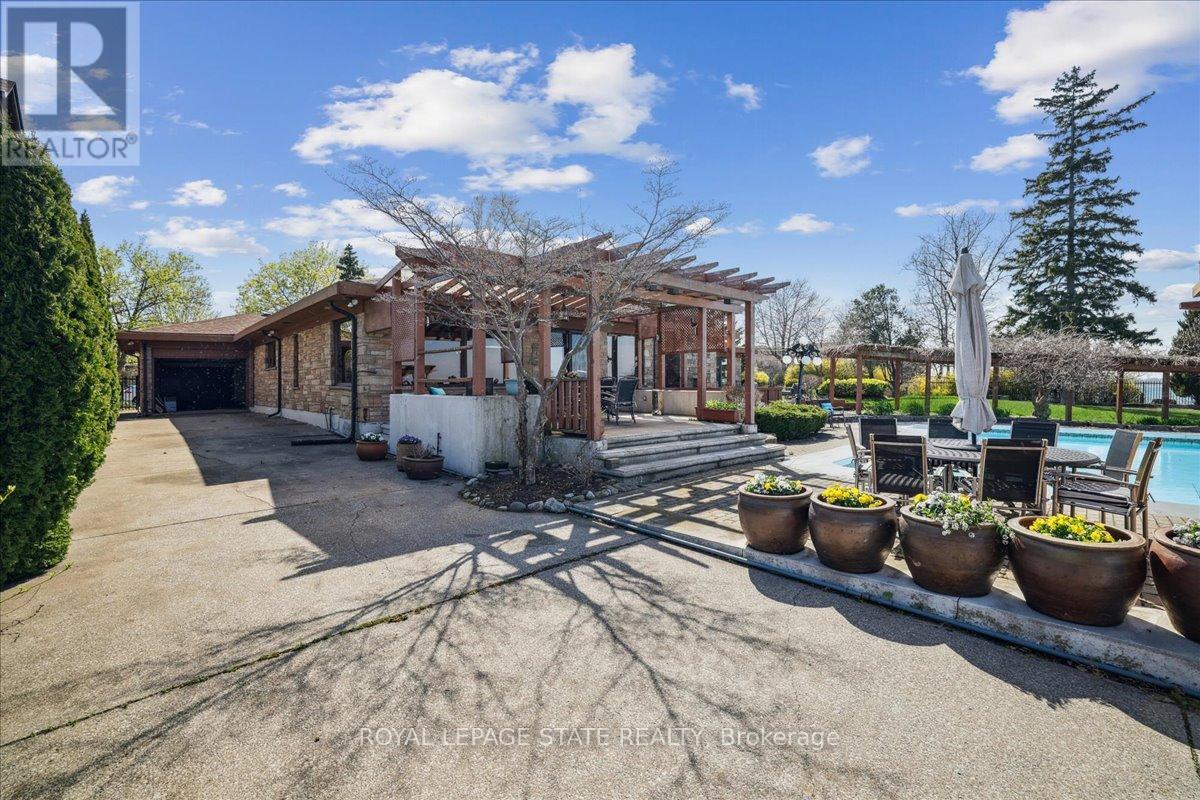 Photo 31 of 7 Lakegate Drive, Hamilton ON