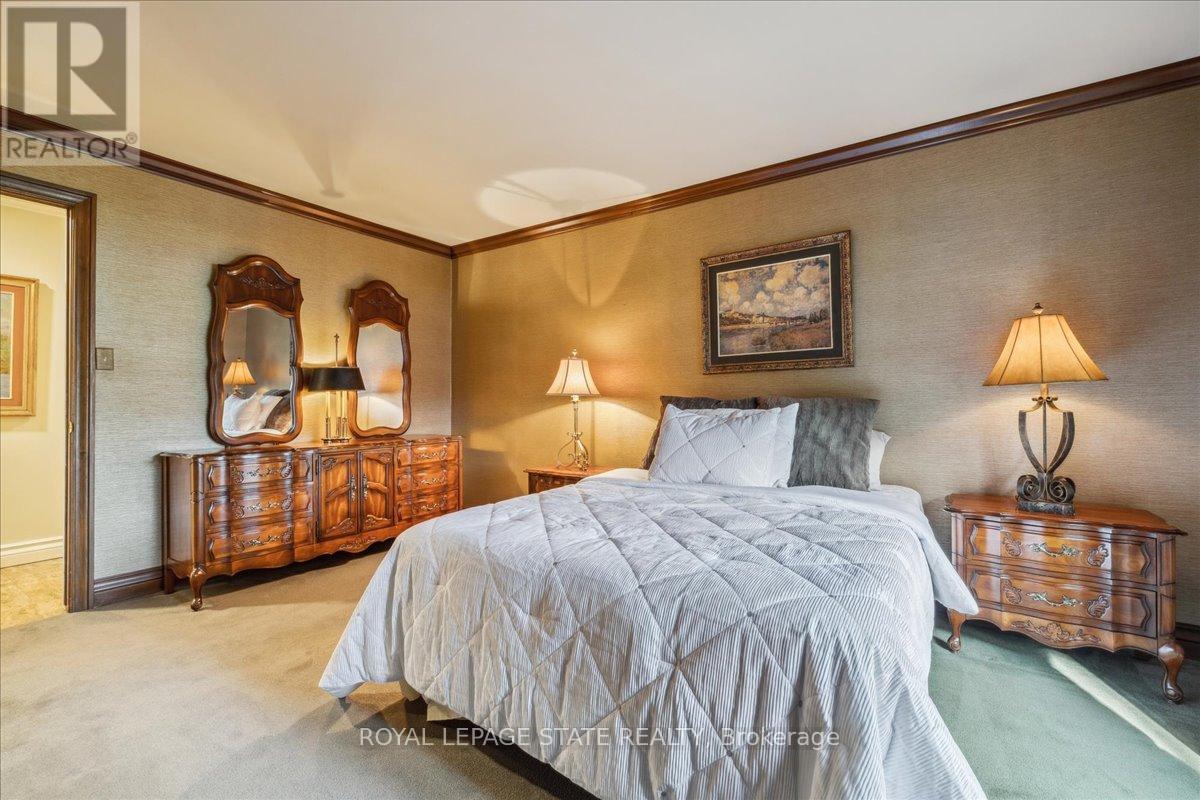 Photo 22 of 7 Lakegate Drive, Hamilton ON