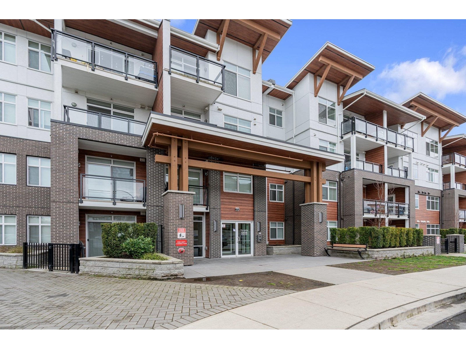 Photo 1 of 414 5415 Brydon Crescent, Langley BC